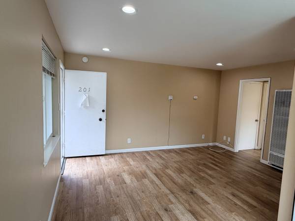1BR/1BA Apartment on Warwick Ave · Oakland photo 3