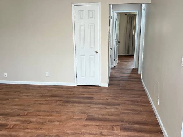 Apartments on Kiely Blvd · Santa Clara photo 2