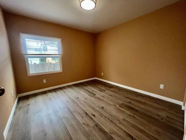 Apartments on Farm Hill Blvd · Redwood City photo 2
