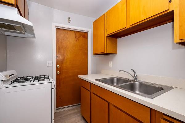 Apartments on 143rd Ave · San Leandro photo 5