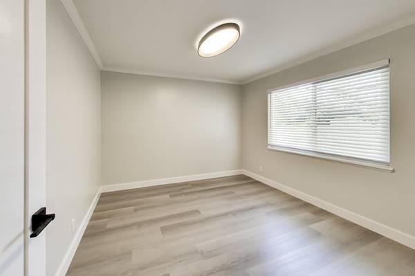 Apartments on Oak Grove Avenue Unit · Burlingame photo 5