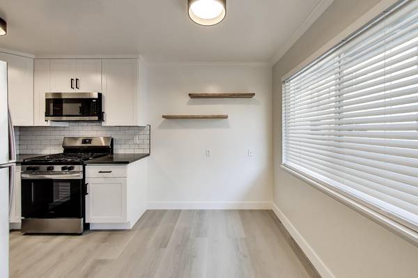 Apartments on Oak Grove Avenue Unit · Burlingame