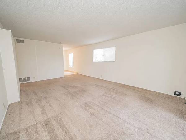 33 Moss Avenue, Oakland, CA 94610 photo 2