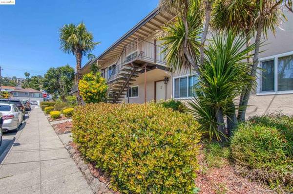 2BR/1BA Apartment · Hayward photo 2