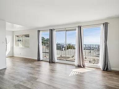 2BR/1BA Apartment on Crestline Dr · San Francisco photo 5