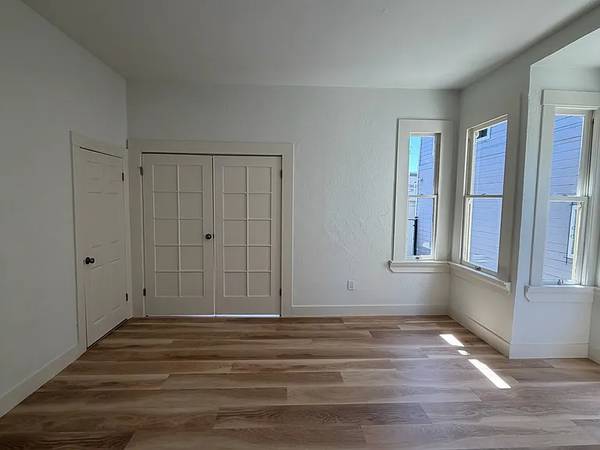 2BR/1BA Apartment on Martin Luther King Jr Way · Oakland photo 5