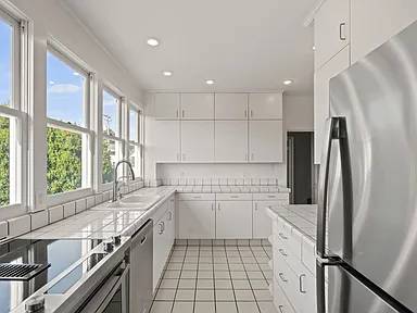 2BR/1BA Apartment on E Cliff Dr · Santa Cruz photo 2