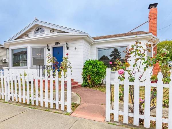 3BR/1BA Single Family House on 47th Ave · Capitola photo 2