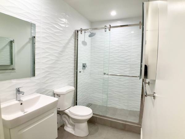 Private, Remodeled 1/1. In-unit W/d! Dishwasher! Roof Deck! Parking! photo 4