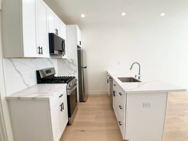 Private, Remodeled 1/1. In-unit W/d! Dishwasher! Roof Deck! Parking! photo 3