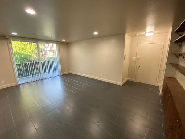 2BR/2BA Condo · Oakland photo 4