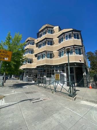 3BR/1BA Condo on Telegraph Ave · Berkeley photo 2