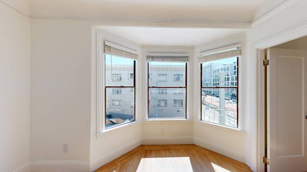 2500 Van Ness photo 2