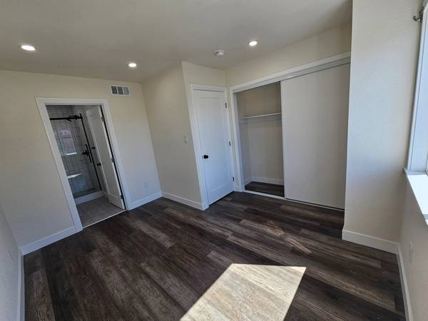 1BR/1BA Other on Center Street Room · Oakland photo 3