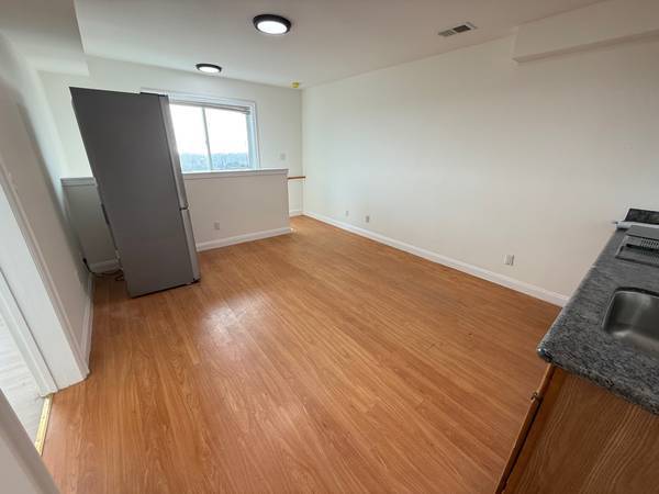 2BR/1BA In Law Adu on Vernon St Near Sargent St · Daly City photo 2