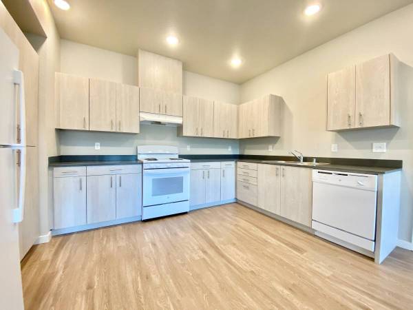3BR/2BA Apartment on Willow Pass Road · Pittsburg photo 2