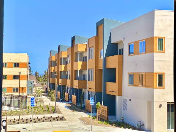 3BR/2BA Apartment on Willow Pass Road · Pittsburg photo 3