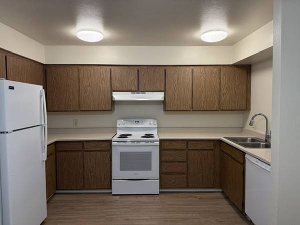 Apartments on Yulupa Avenue · Santa Rosa photo 2