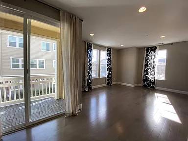 642 Bair Island Rd Redwood City, CA 94063 photo 4