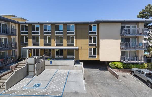 Apartments on Shore Line Dr · Alameda photo 3