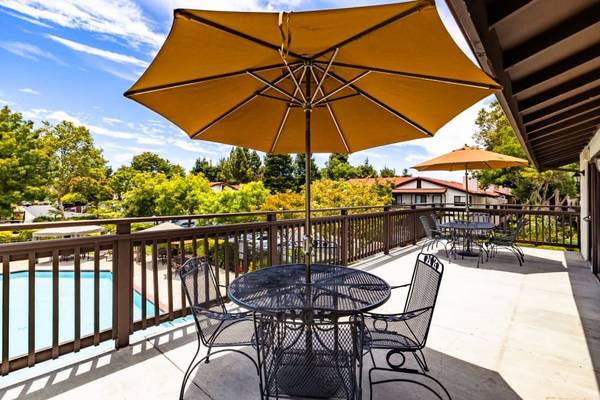 Condos on Paseo Padre Parkway · Union City