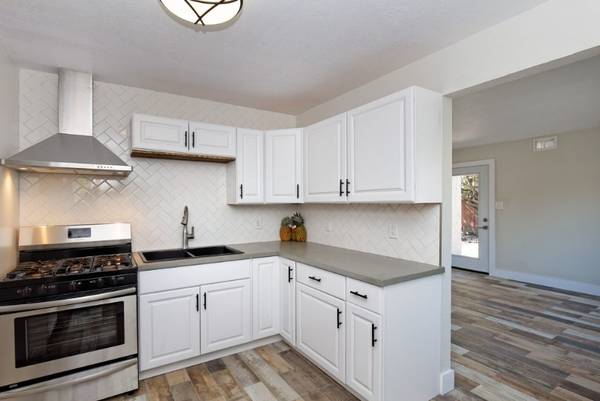 2BR/1BA Apartment on Linden Street · Oakland photo 2