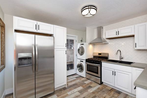 2BR/1BA Apartment on Linden Street · Oakland photo 3