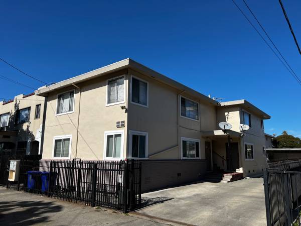 2BR/1BA Apartment · Richmond