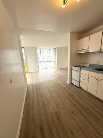 Pine-Gough Apartments photo 2