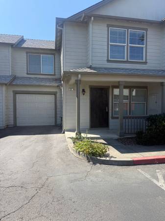 Apartments on Healdsburg Ave · Cloverdale photo 4