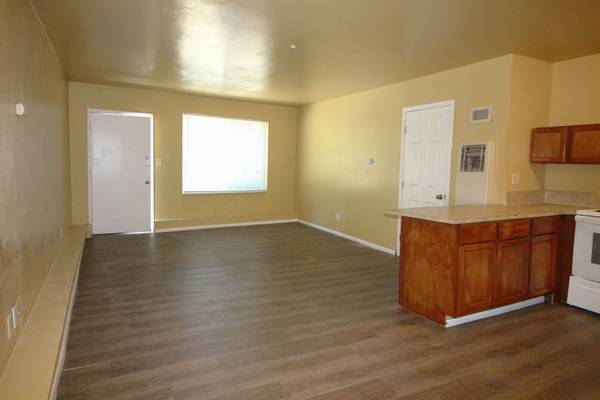 Apartments on Sonoma Ave · Santa Rosa photo 3