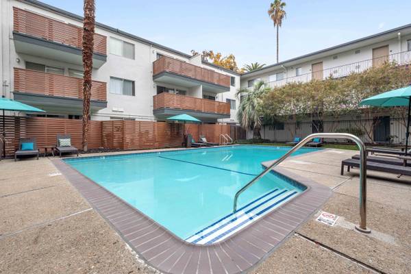 Apartments on Whipple Ave · Redwood City photo 4