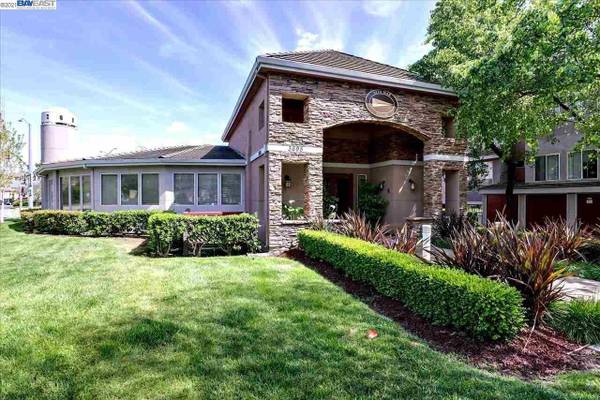3BR/3BA Condo · Fremont photo 2