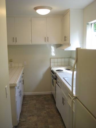 2BR/2BA Townhouse on Tennyson Avenue · Palo Alto photo 3