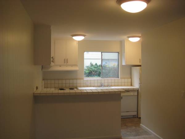 2BR/2BA Townhouse on Tennyson Avenue · Palo Alto photo 5