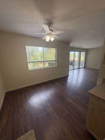 2BR/1BA Apartment · Larkspur photo 2