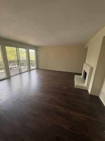 2BR/1BA Apartment · Larkspur photo 3