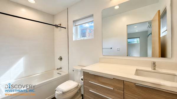 Modern Split Level Home photo 5