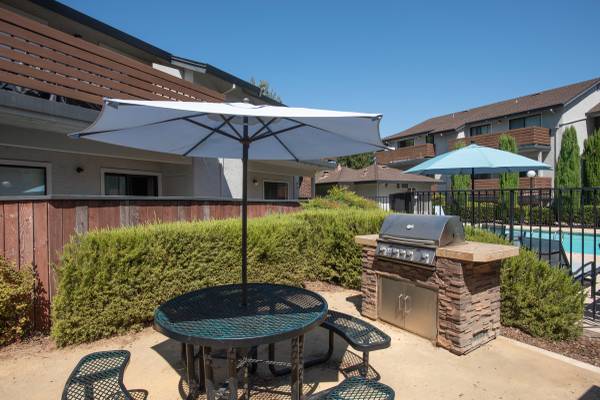 Apartments on Arnold Drive · Pleasant Hill photo 4