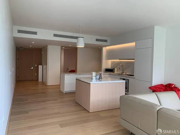 1BR/1BA Condo on Steuart Ln · San Francisco photo 5