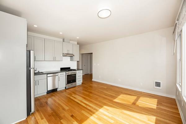 2459 Larkin photo 4