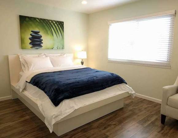 Grand 2 Bedroom Modern Condo in Prime NOPA Location w/ Parking photo 2