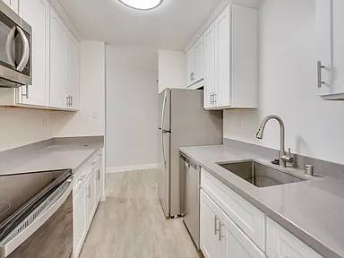 1016 Continentals (Belview Heights) photo 2