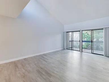 1016 Continentals (Belview Heights) photo 3