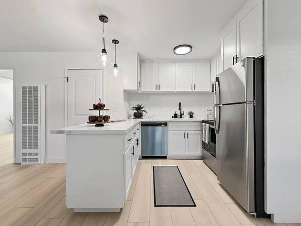 Apartments on W. Hamilton Ave · Campbell photo 2