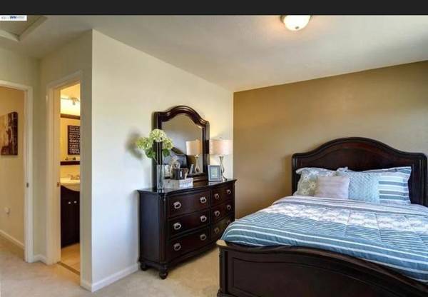 2118 Alexander Way photo 3