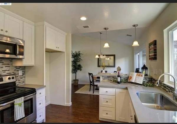 2118 Alexander Way photo 5