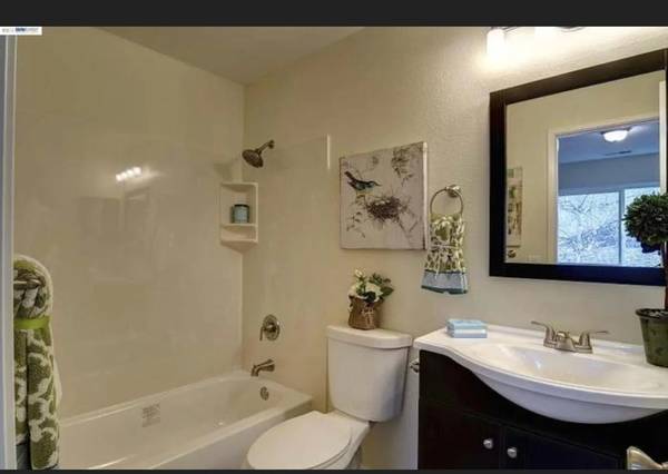 2118 Alexander Way photo 2
