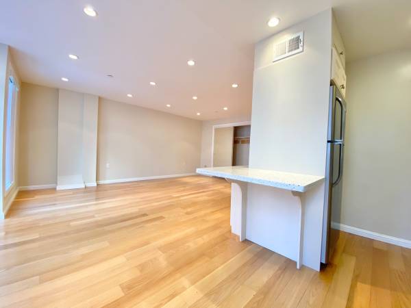 0BR/1BA Apartment · San Francisco photo 3