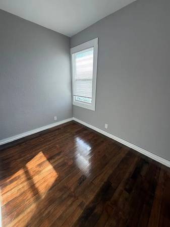 2BR/1BA Apartment on 99th Avenue Ct · Oakland photo 4
